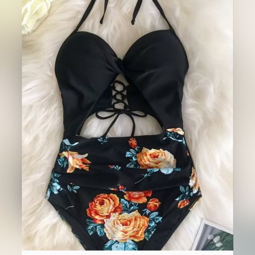 Cupshe black floral print twist top features open middle size medium